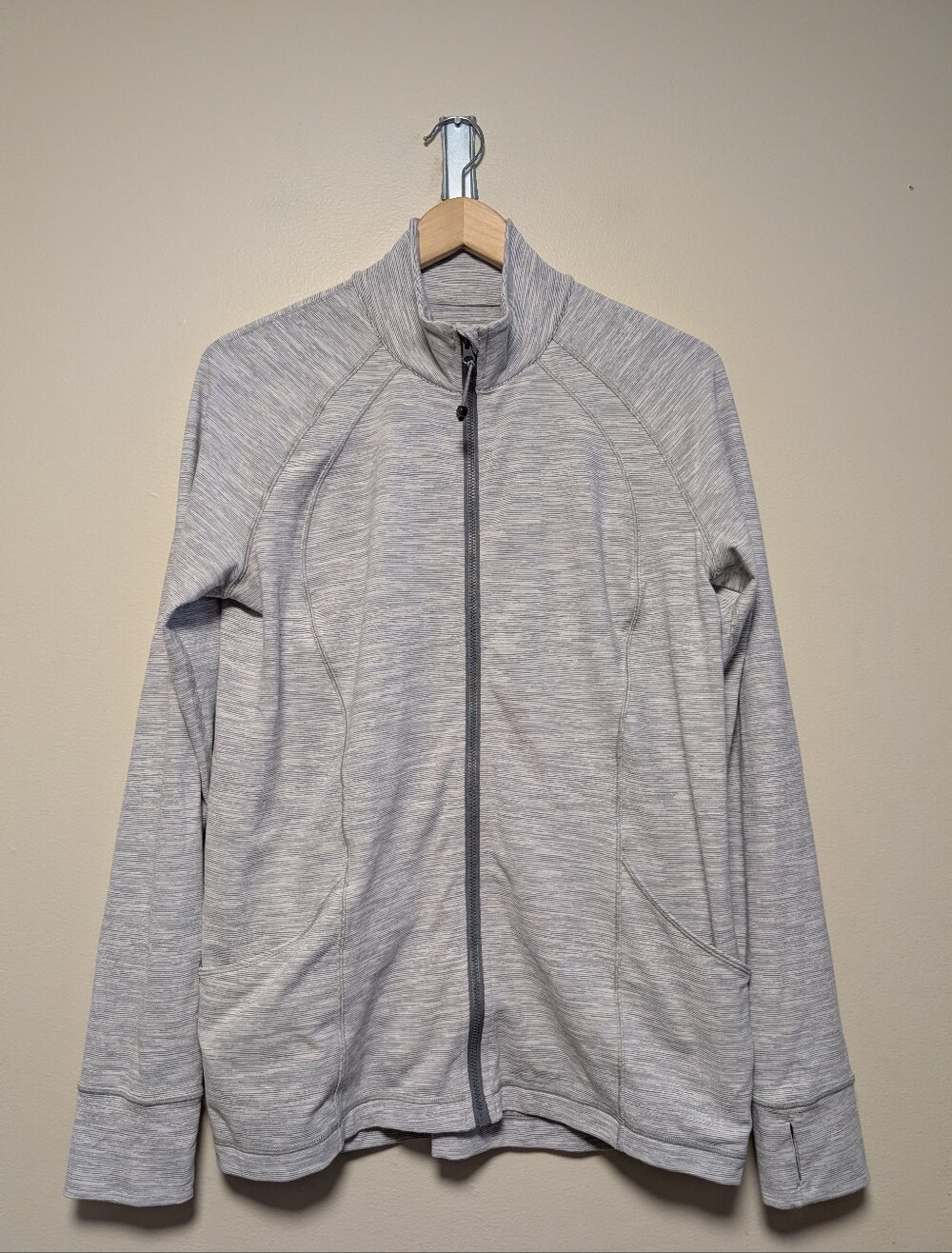 Lululemon Sunshine Salutation Jacket Size 12 Heather Gray Thumbholes